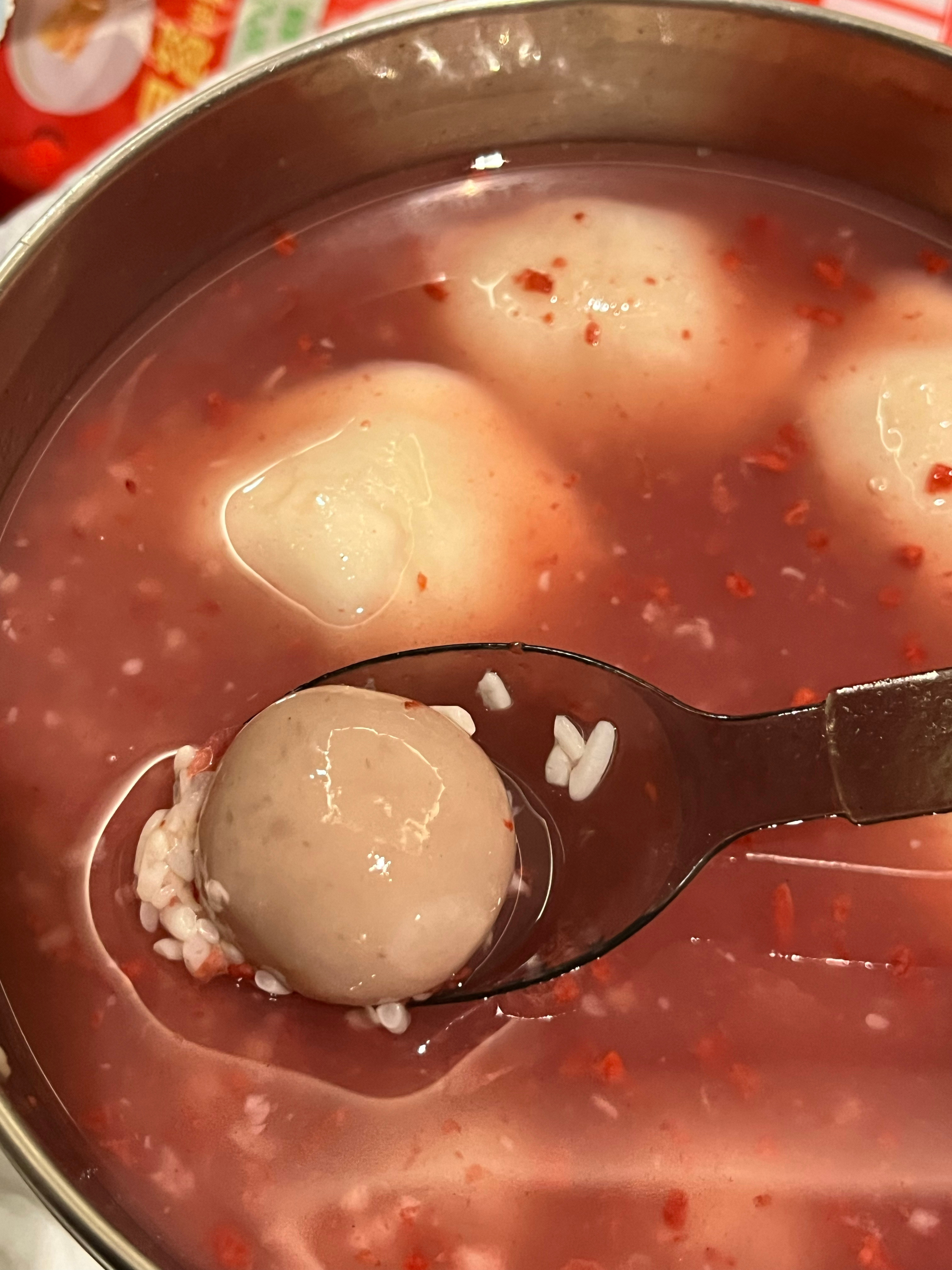 不知道为什么我的手搓汤圆煮出来这么像牛肉丸我只不过是在和面的时候揉了点红豆泥进去
