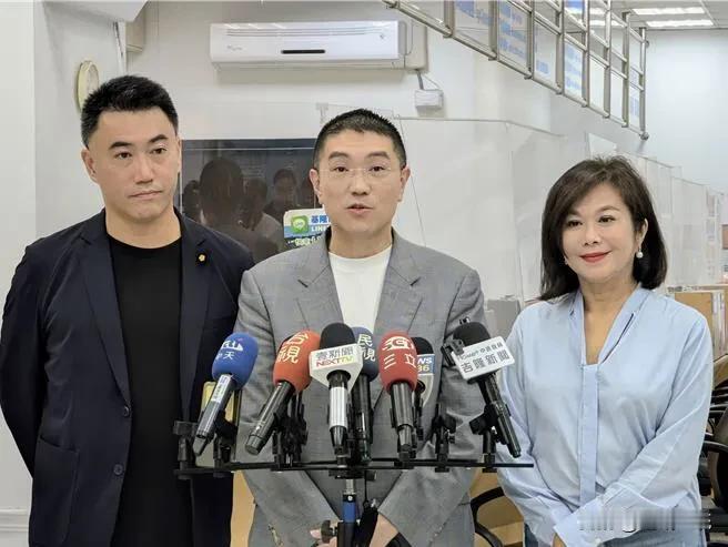 罢梁团体邀辩论   谢国梁备战

发起罢免基隆市长谢国梁连署提案领衔人戴璟安昨签