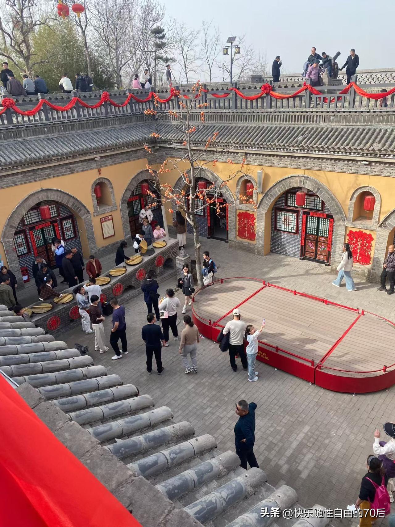 新年爱好打卡春日里，阳光明媚，万物复苏。愿你的心情如这春风般温柔，生活如这春光般