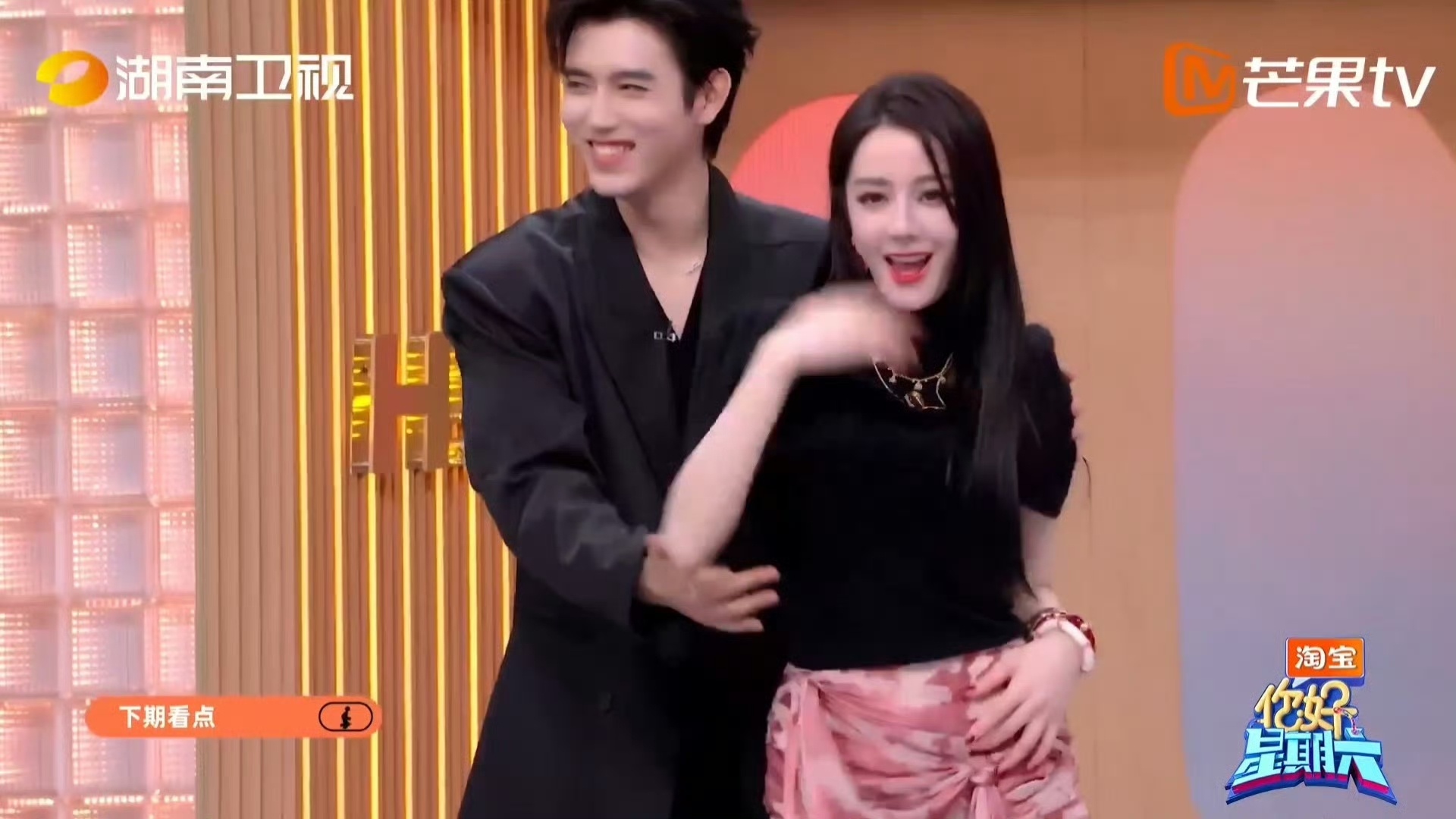 热巴陈飞宇跳舞妈呀妈呀这个热巴和陈飞宇贴身跳舞看的我热热的！好期待下周的好六！！