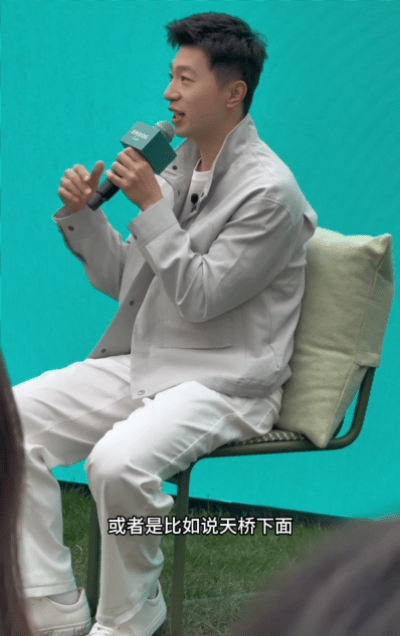 马龙想去天桥下听听别人的故事马龙想了解更多运动员之外的故事马龙心中藏着对平凡生活