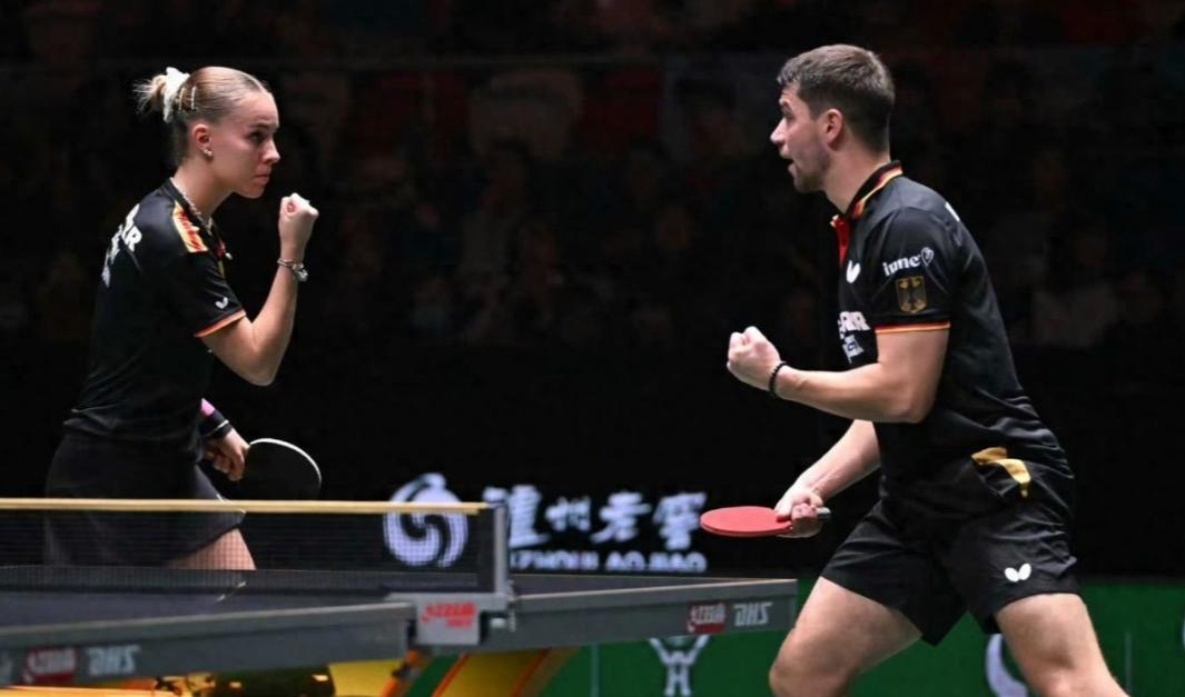 成都乒乓球混合团体世界杯第二阶段首轮一场遭遇战，小组赛三连胜的德国队对阵瑞典队，