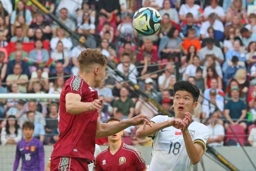 中国U22男子足球队与白俄罗斯U21足球队在6月7日揭幕的中国援白俄罗斯国家足球