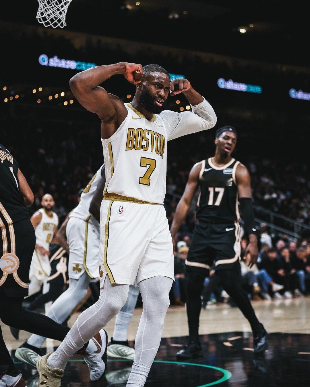 谈及自己首次入选全明星首发，杰伦说：“我始终认为，无论外界如何评价，我都是联盟中