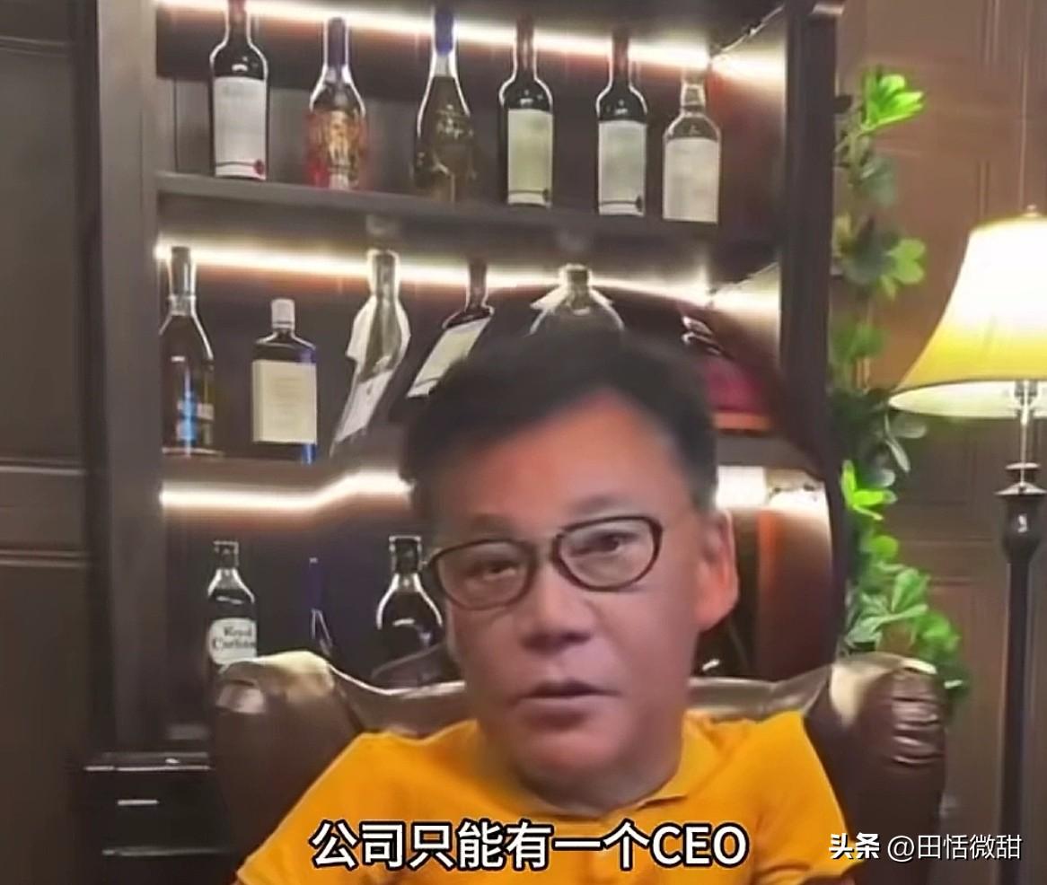 哪壶不开提哪壶。

人家刚开业，当当网的李国庆吵着说“一年半你们仨准保打翻。”