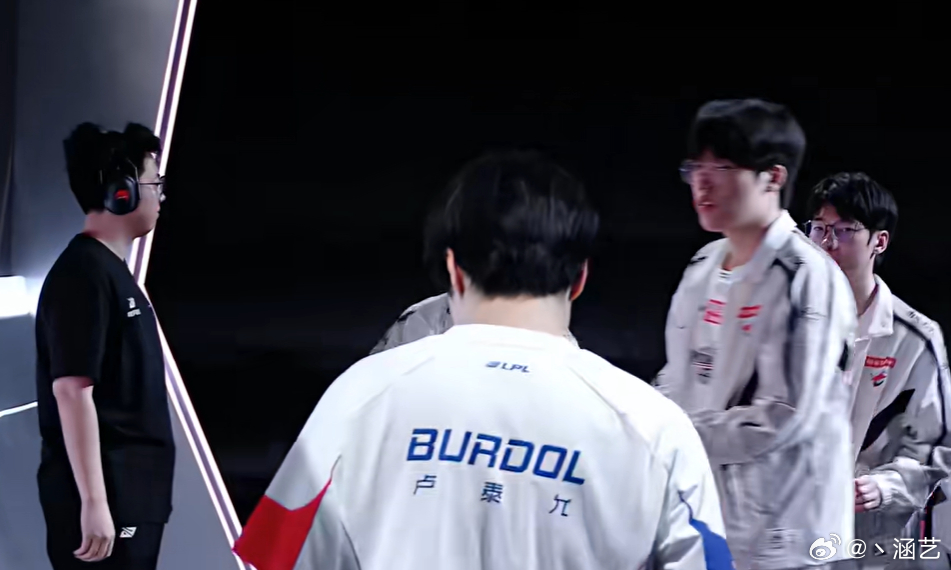 AL横扫LGD 恭喜AL晋级LPL败者组半决赛怎么评价这个BO5我先来：索然无味