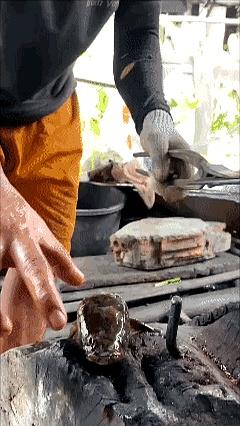 这是什么操作啊？
看着就让人一头雾水，感觉像刷短视频时突然冒出个“神反转”，你都