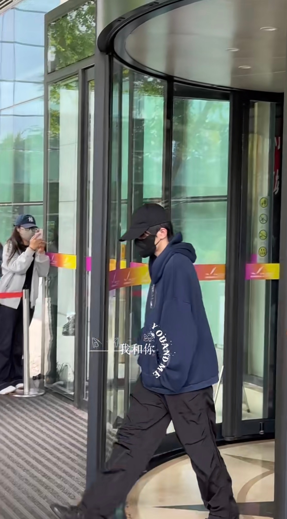易烊千玺你就这样萌萌的出现 