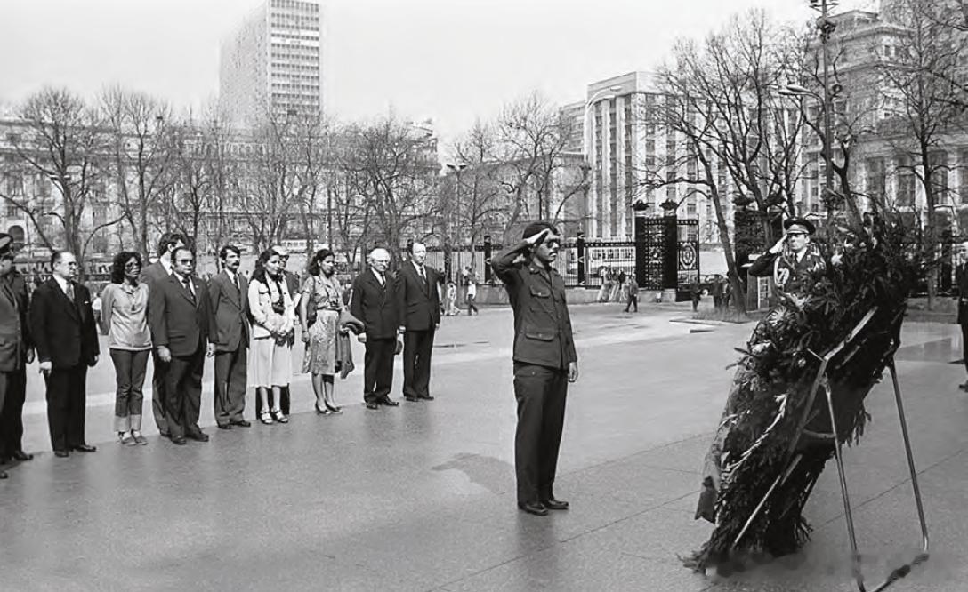 1980年4月28日莫斯科克里姆林宫宫墙外，尼加拉瓜桑地诺民族解放阵线的领导人（