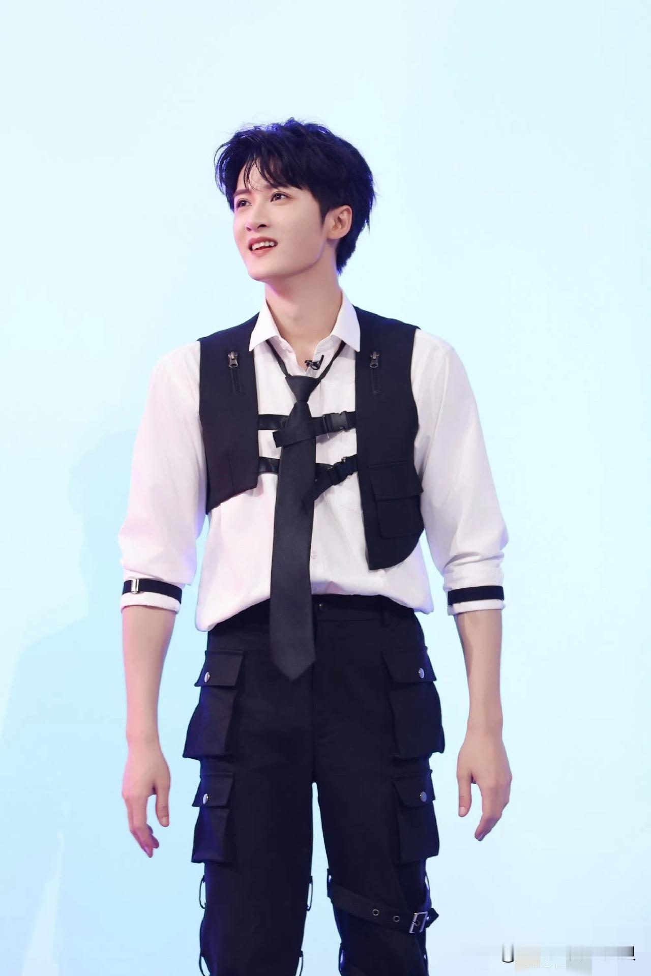 我觉得檀健次这次应该会跟虞书欣一样，元气大伤。

因为他的表现，实在是太让人失望