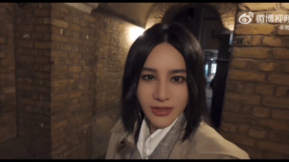 #伦敦偶遇问界M9##尚雯婕伦敦自驾# 无论是高效的快生活，还是慢生活，总是离不