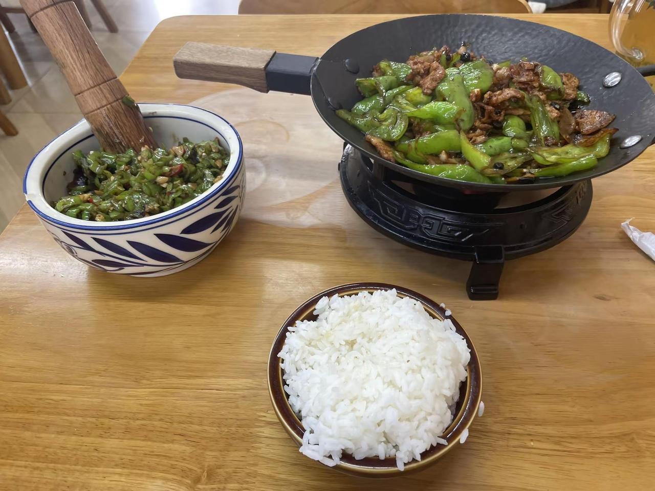 吃个湖南菜。