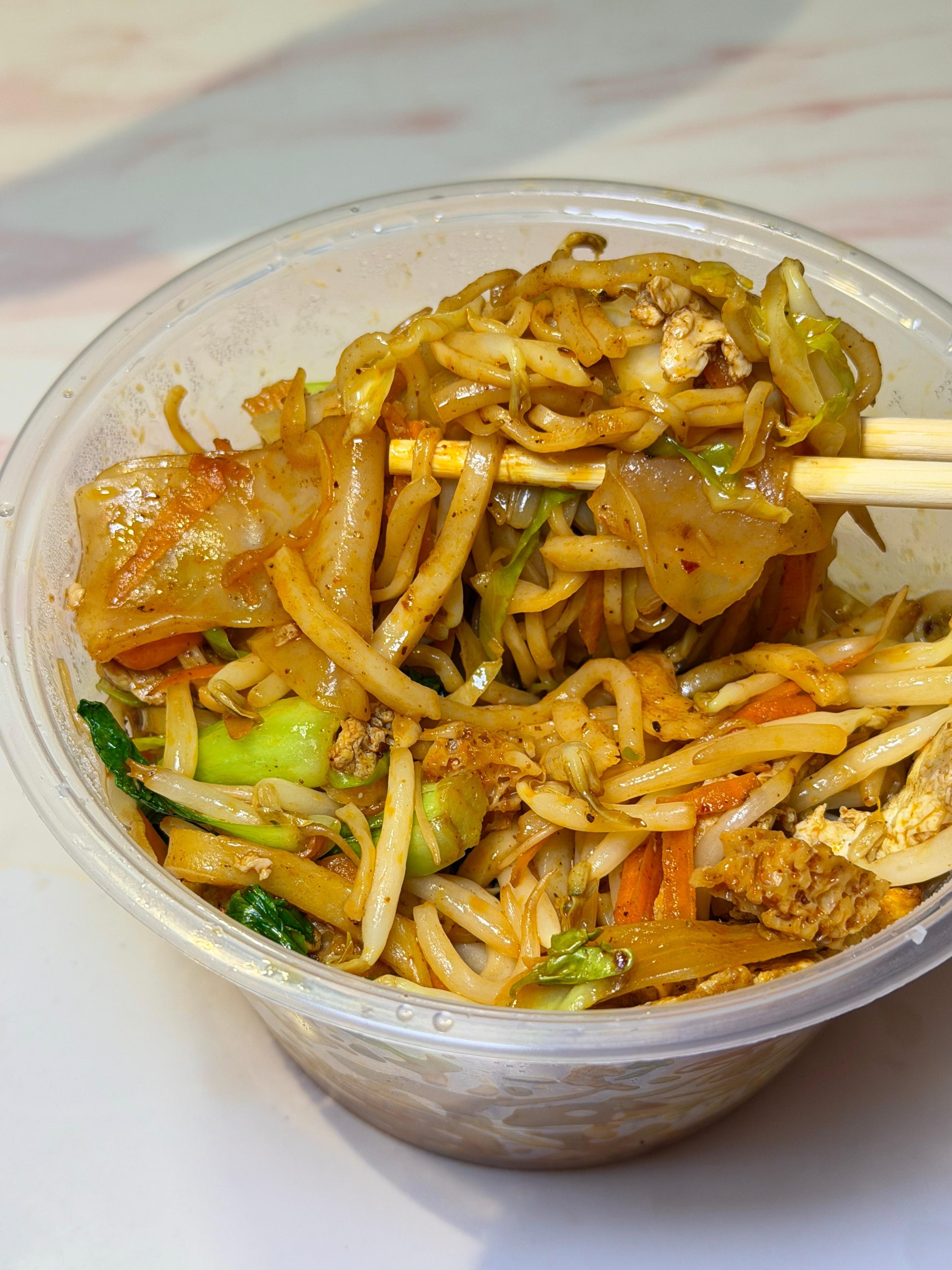 炒八掺，贼香，我就说我这个美食雷达可以，这么宝藏的宵夜能让我点着，吃完香迷糊秒睡