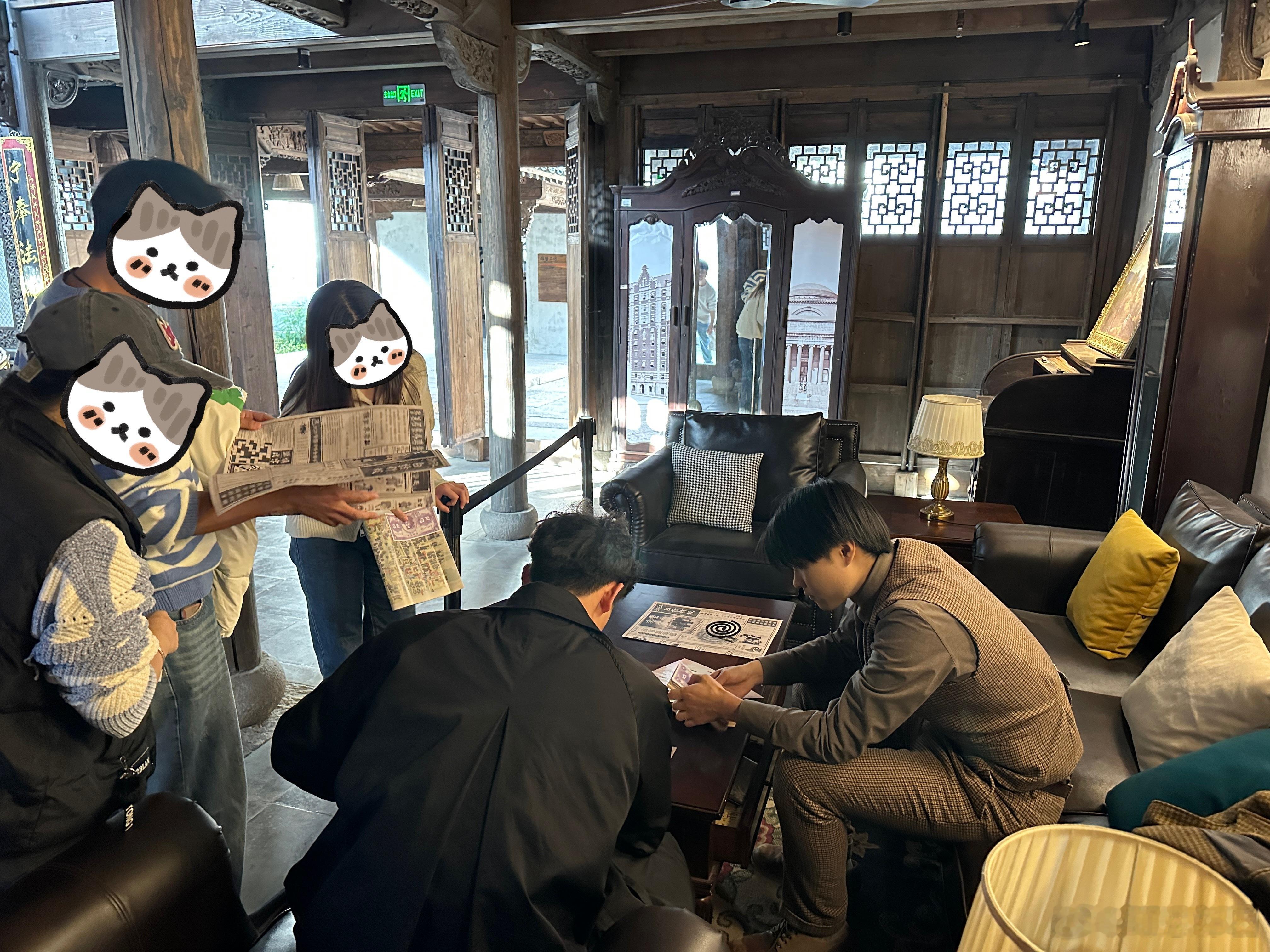 当你来到盐官古城-潮乐之城可以闻到街角酱园飘出的老卤香气看到身穿长衫的“先生” 