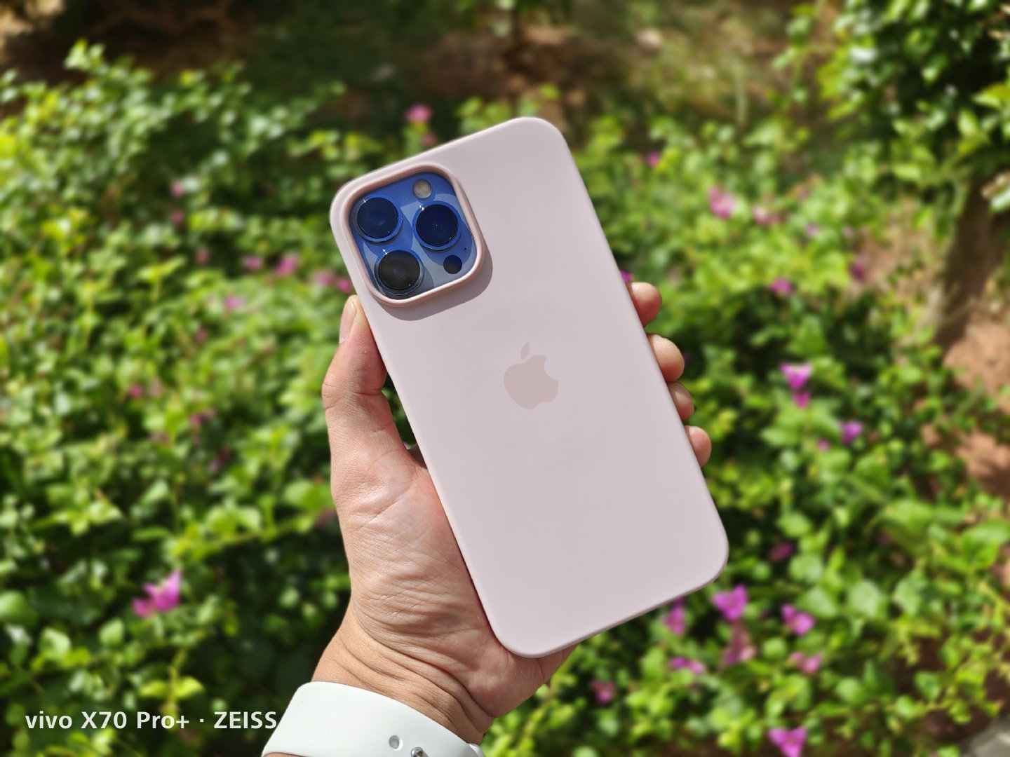 有点想要 iPhone 17 Pro｜Pro Max 的浅粉色液态硅胶壳了