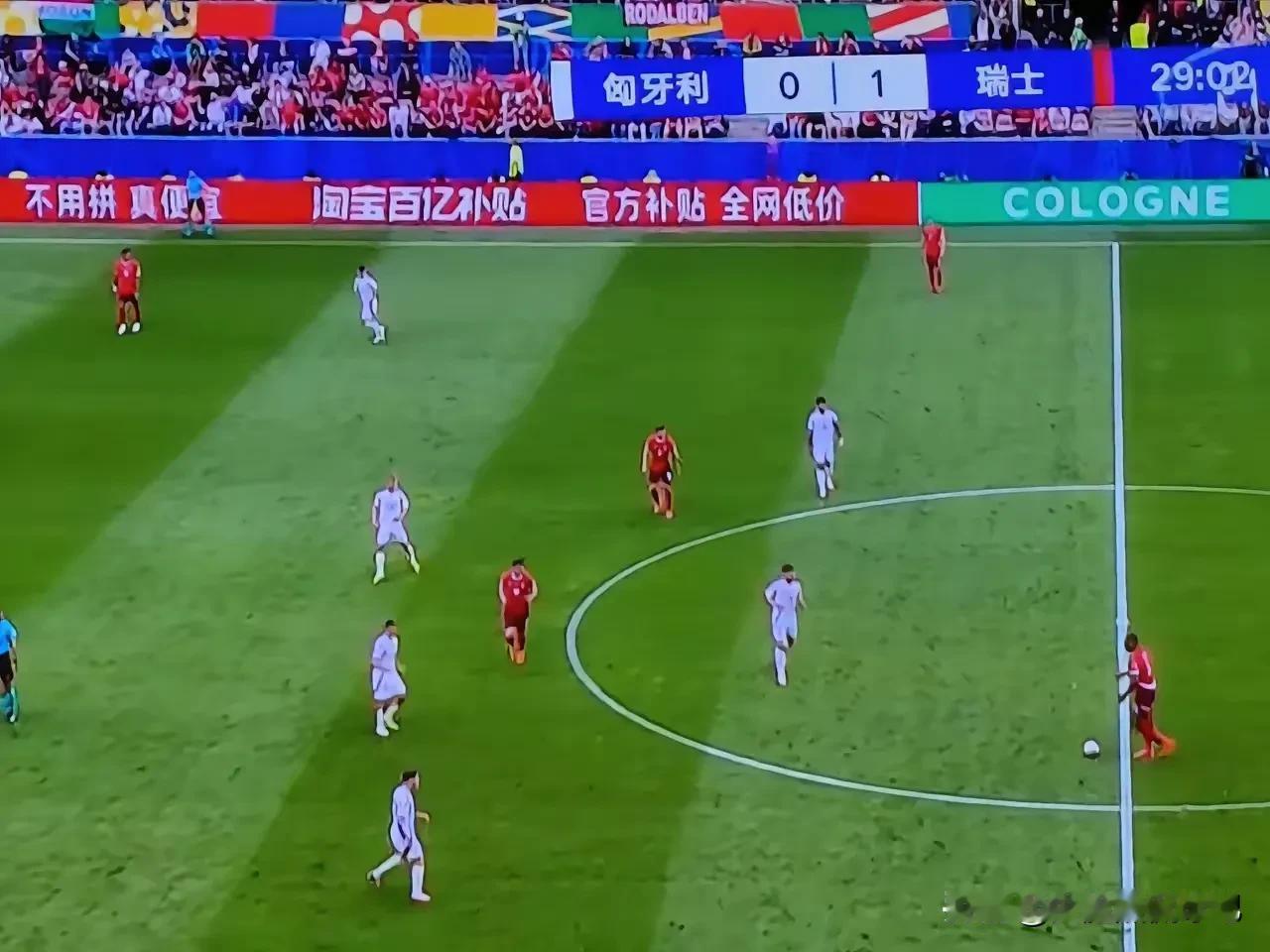 欧洲杯大不如前了，都是钱惹得祸，商业化太严重了，为了迎合中国市场，拉赞助，满屏的