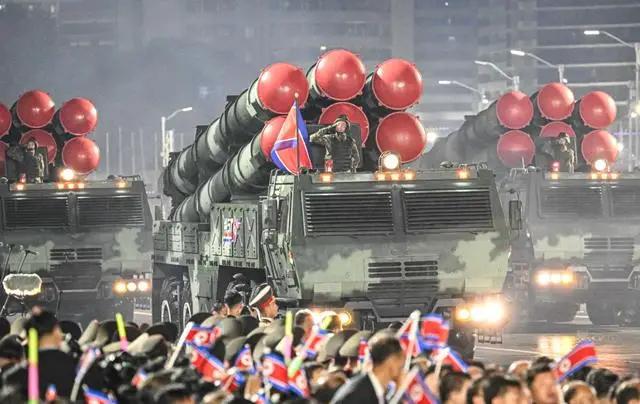 [太阳]那个长期把军事放在第一位、天天喊着“南下解放”的朝鲜，竟然开始动真格了。
