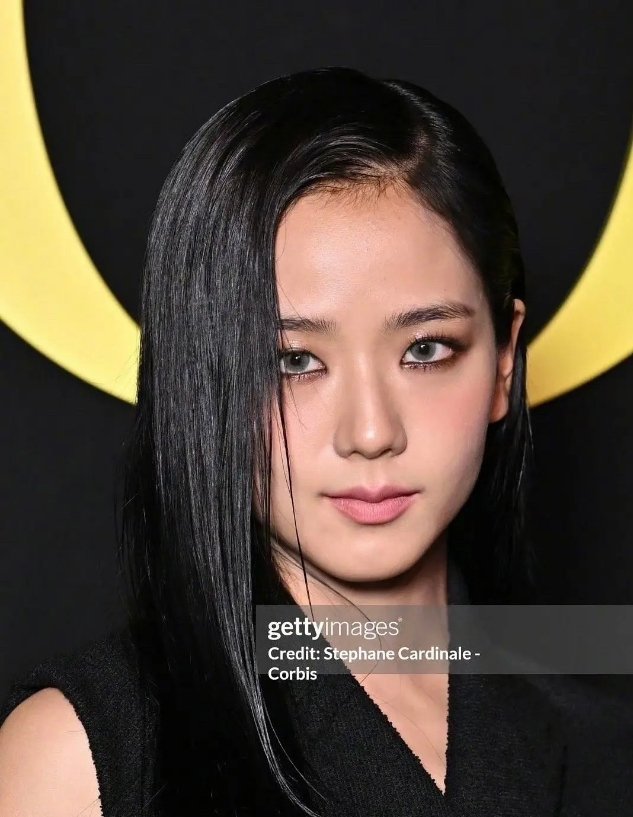 金智秀的湿发造型原来是她自己的想法，属于有点买家秀和卖家秀。 ​​​
