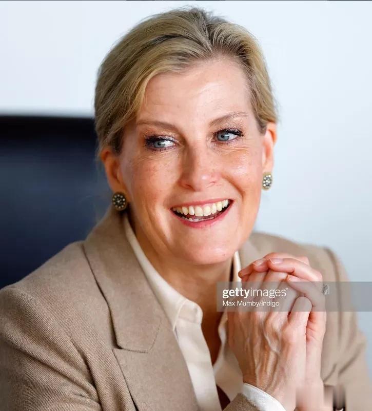 现在英国王室公务最繁忙的，是爱丁堡公爵夫人索菲，从复活节以来，索菲是王室唯一出来