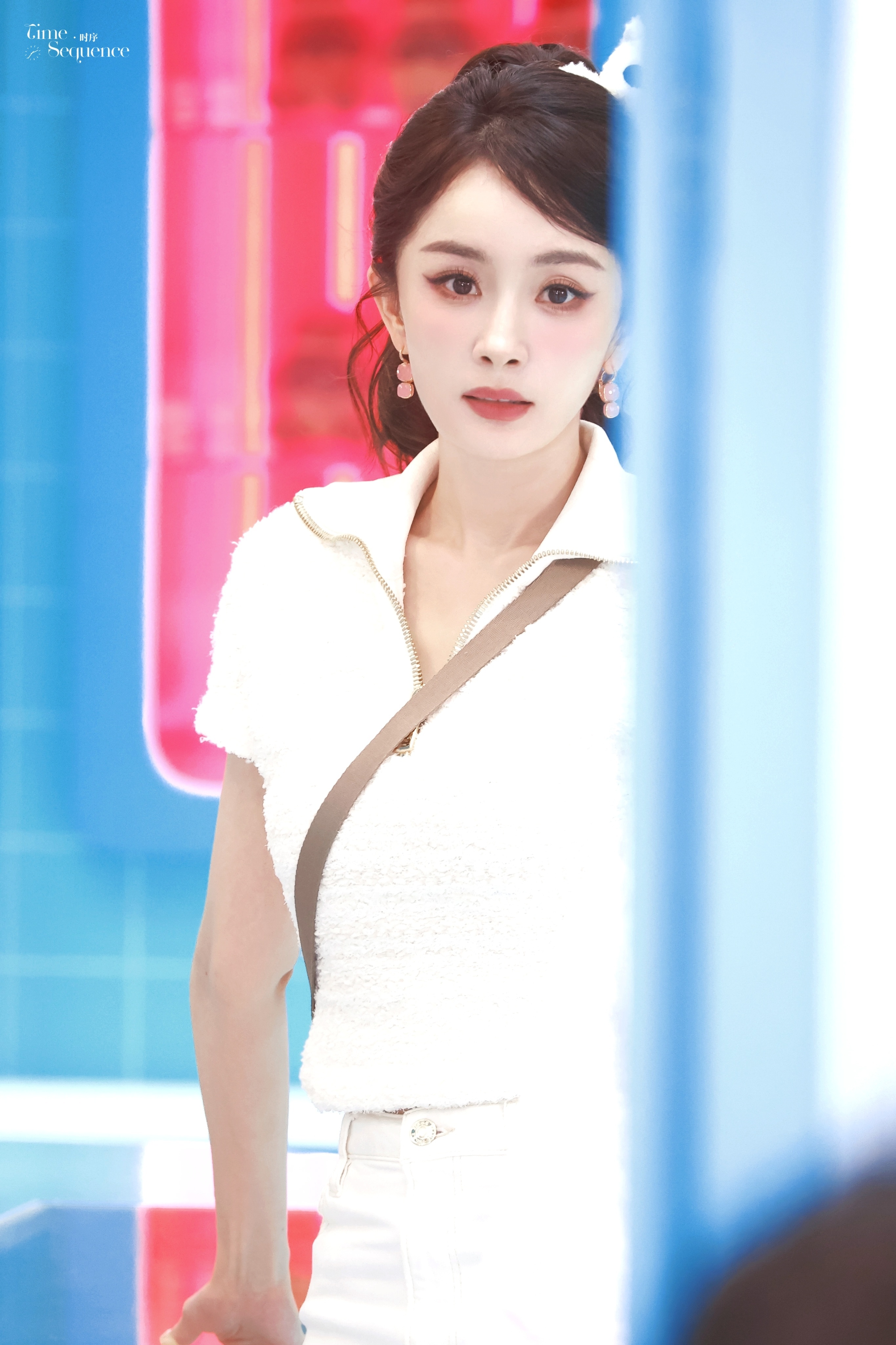 杨幂冯湮儿路透杨幂  在复制粘贴的时代，你是手写的诗