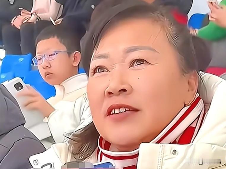 这就是宁忠岩的母亲赵淑艳，是黑龙江省牡丹江市，宁安市石岩镇和平村的普通村民。她为