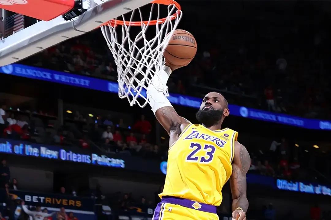 湖人第七了，拉塞尔终于强硬了，三巨头齐发挥，最终险胜鹈鹕。
第一，湖人客场战胜鹈