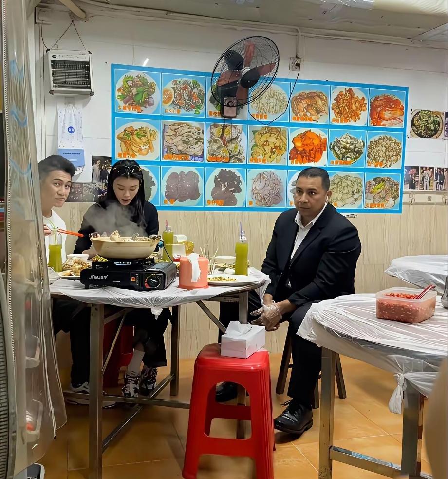 我是不是见识太少了？
        网上看到一位朋友发文，只是短短的一句话：这