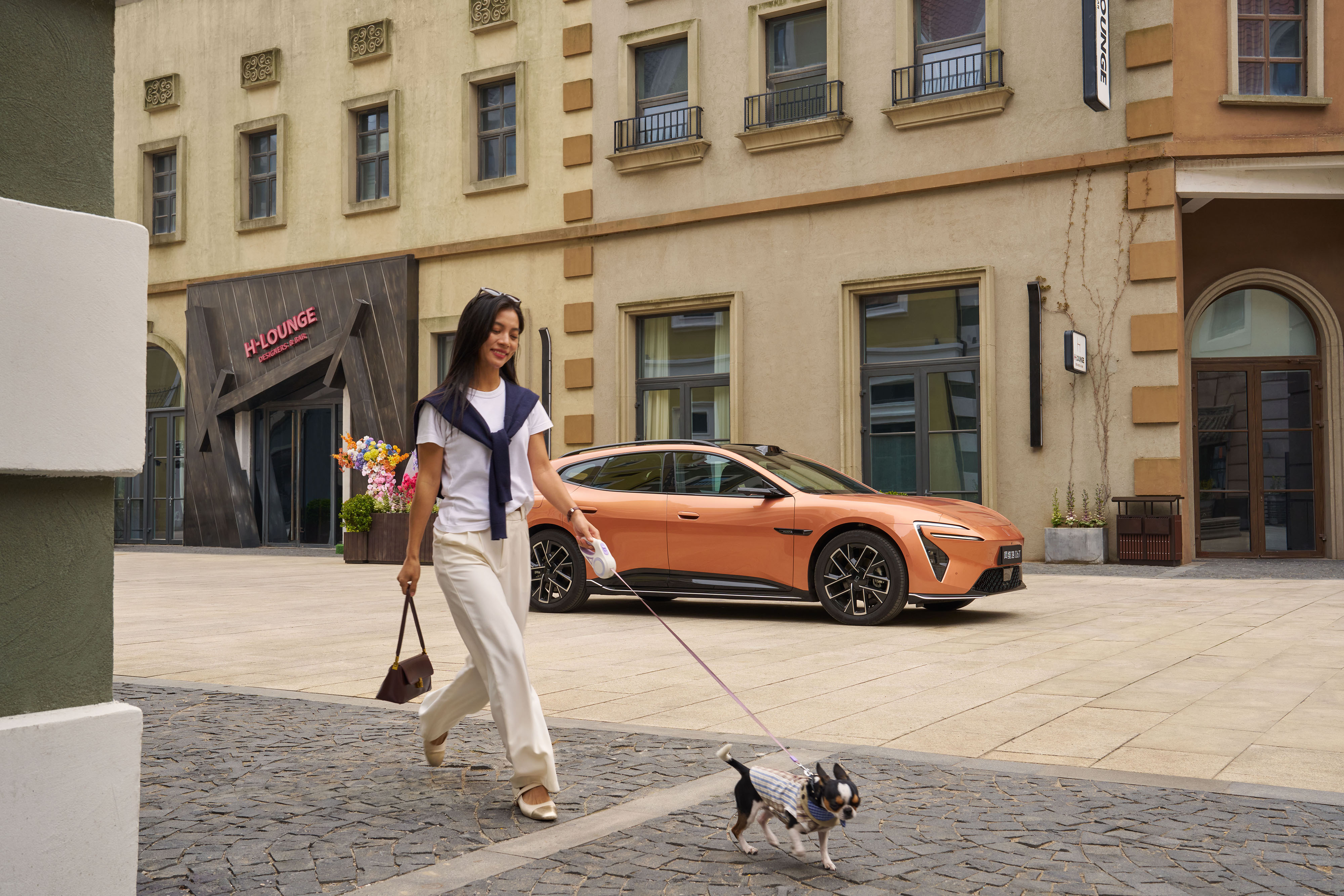 在电动化时代，年轻人第一台性能车不该只是“加速快”或者“配置多”，而是性能、智能