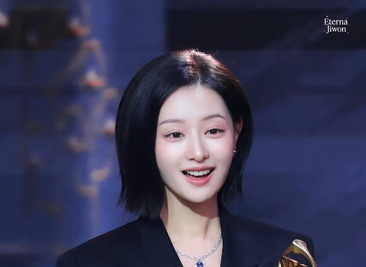 金智媛的短发，气质佳形象好，迷人眼金智媛气质 金智媛眼泪女王 首尔短发 金智媛演