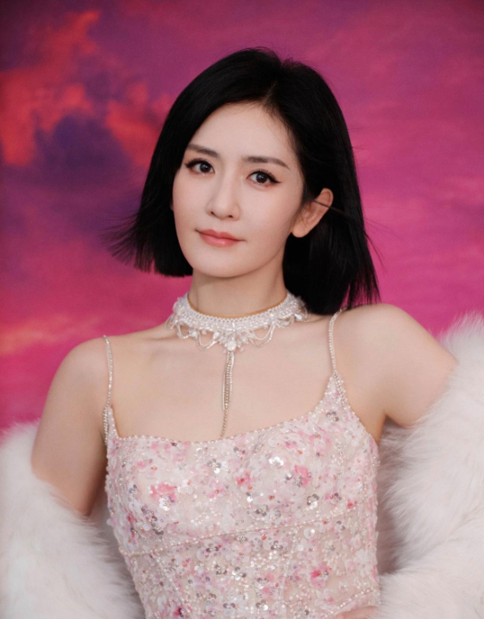 1. 谢娜筹备了一档老友休闲向综艺，最终因为招 商赞 助难以落实项目宣告搁置。一