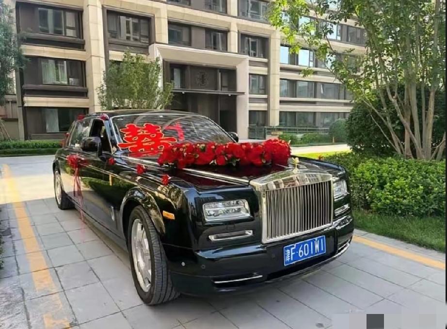 现在的年轻人，真是越来越不按套路出牌了。
前几天去剪头发，美发店老板跟我感叹：以