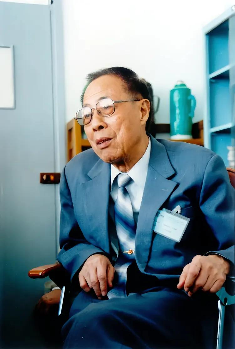 陈芳允（1916年4月3日-2000年4月29日），出生于浙江省台州市黄岩县（今