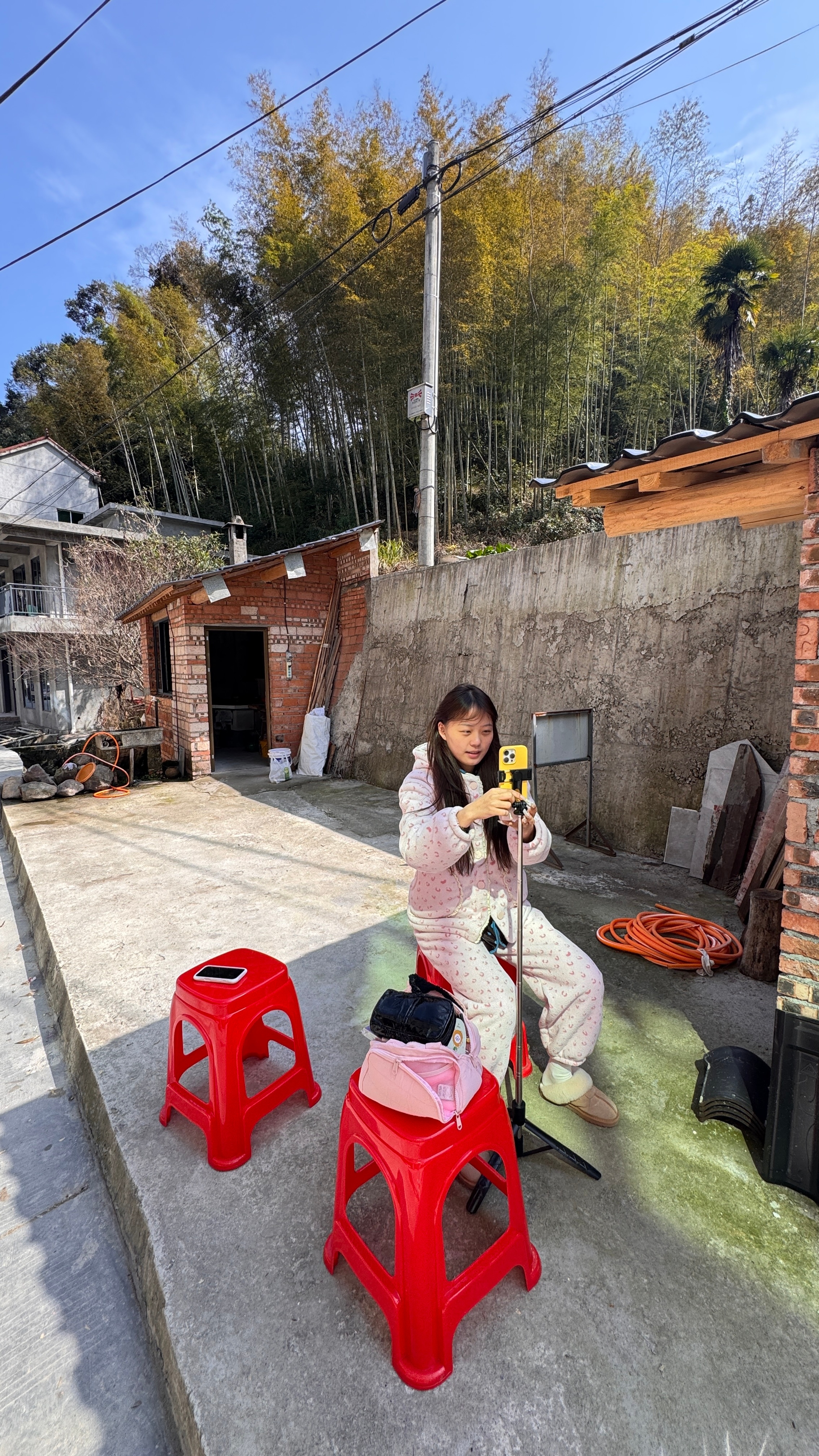 大年初三 李琰已经在家门口直播带货挣生活费了（已经三个月没向爸妈要生活费了）校园