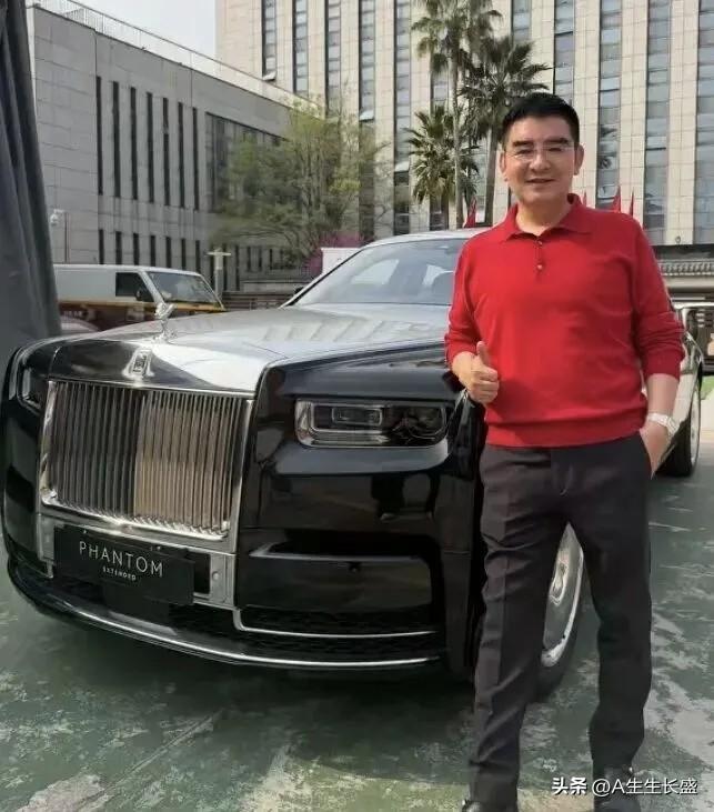 陈光标企业办得红红火火而且一直保持良好的发展势头，他热心慈善公益，号称“中国首善