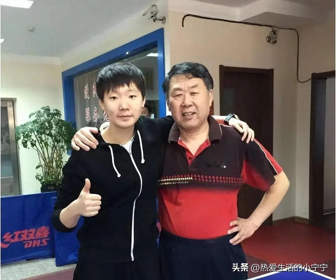 昨天曼昱夺冠后，很多球迷激动地说：高兴地半宿都没睡着觉！
    很多球迷之所以