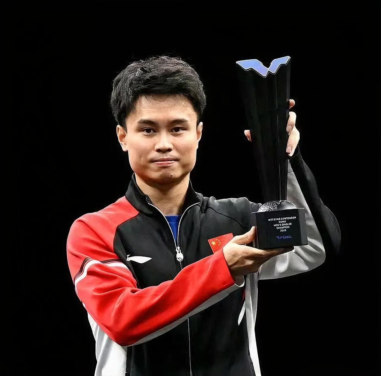 破茧成蝶！周启豪首捧球星赛男单桂冠，温瑞博亦创辉煌

在WTT球星挑战赛的男单赛