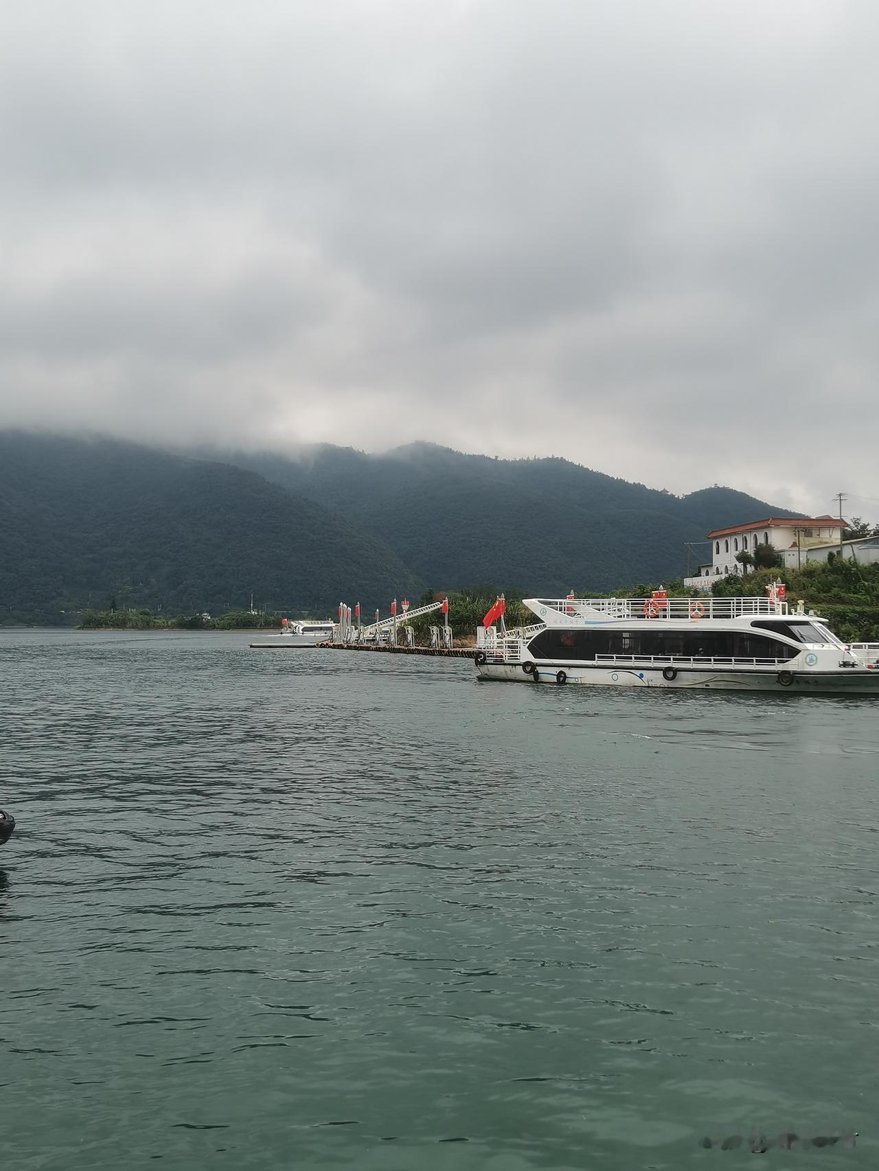 大家看看仙岛湖的景色怎么样？

三天下雨在武汉憋了3天，今天开车来仙岛湖玩下，刚