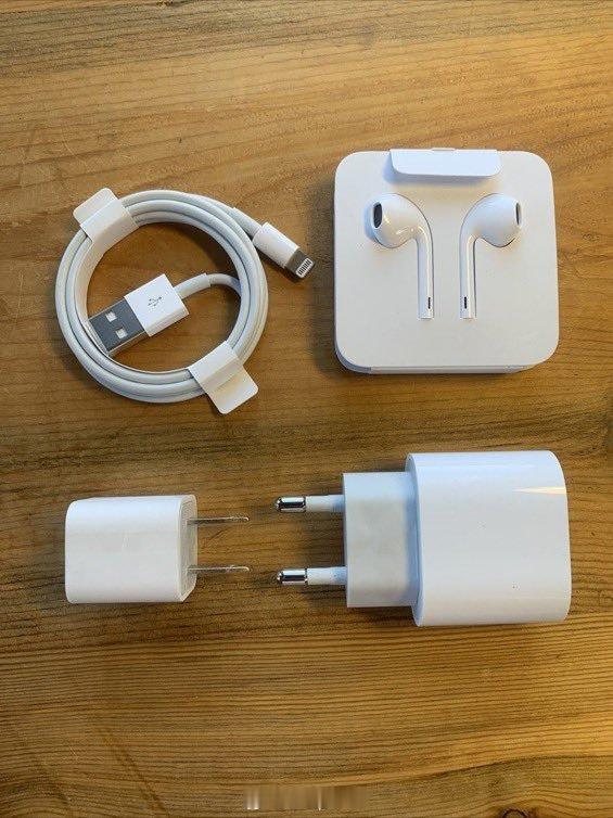 随着 iPhone 购买我们将重新提供充电器和有线耳机约翰·特努斯新任苹果 CE