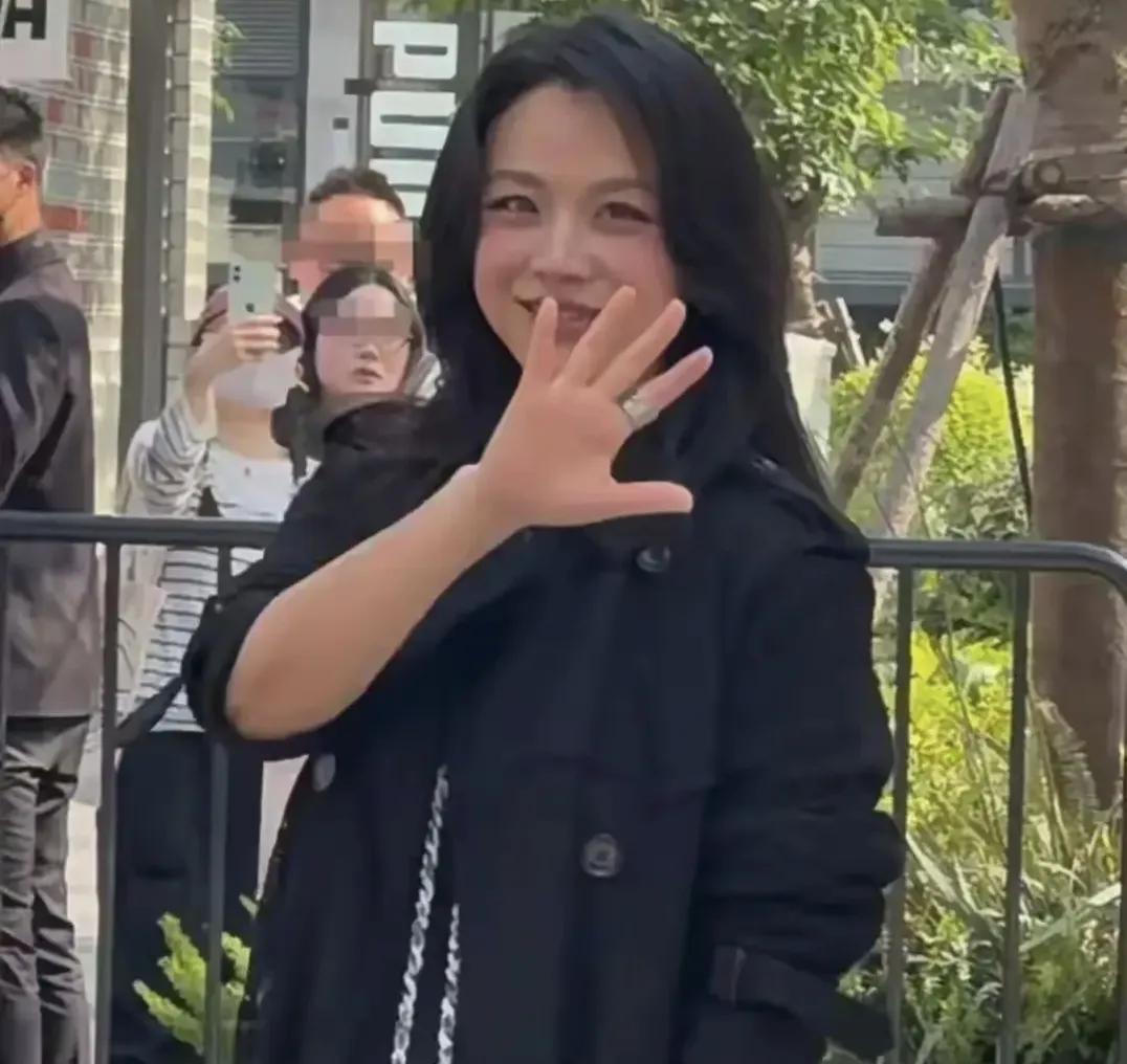拍摄《色戒》成名后，女神汤唯一夜销声匿迹，如今因为二胎上热搜
汤唯因为一组活动图