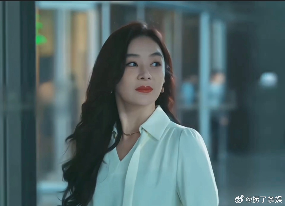 袁姗姗新剧背刺闺蜜 袁姗姗这次真的突破了🤩！把白靓靓这个背刺闺蜜的恶毒女配演活