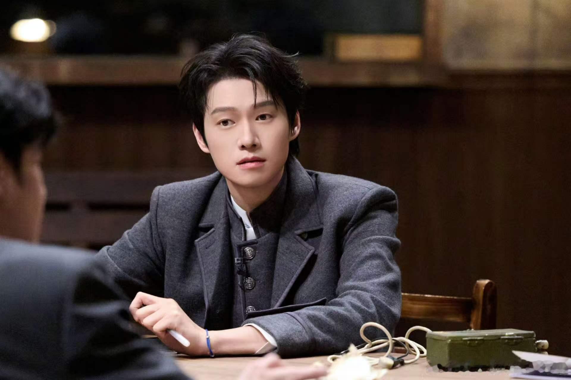 魏大勋特邀主演楚天秋魏大勋我是楚天秋 所谓天堂口，不过是强者的游戏场。魏大勋把楚