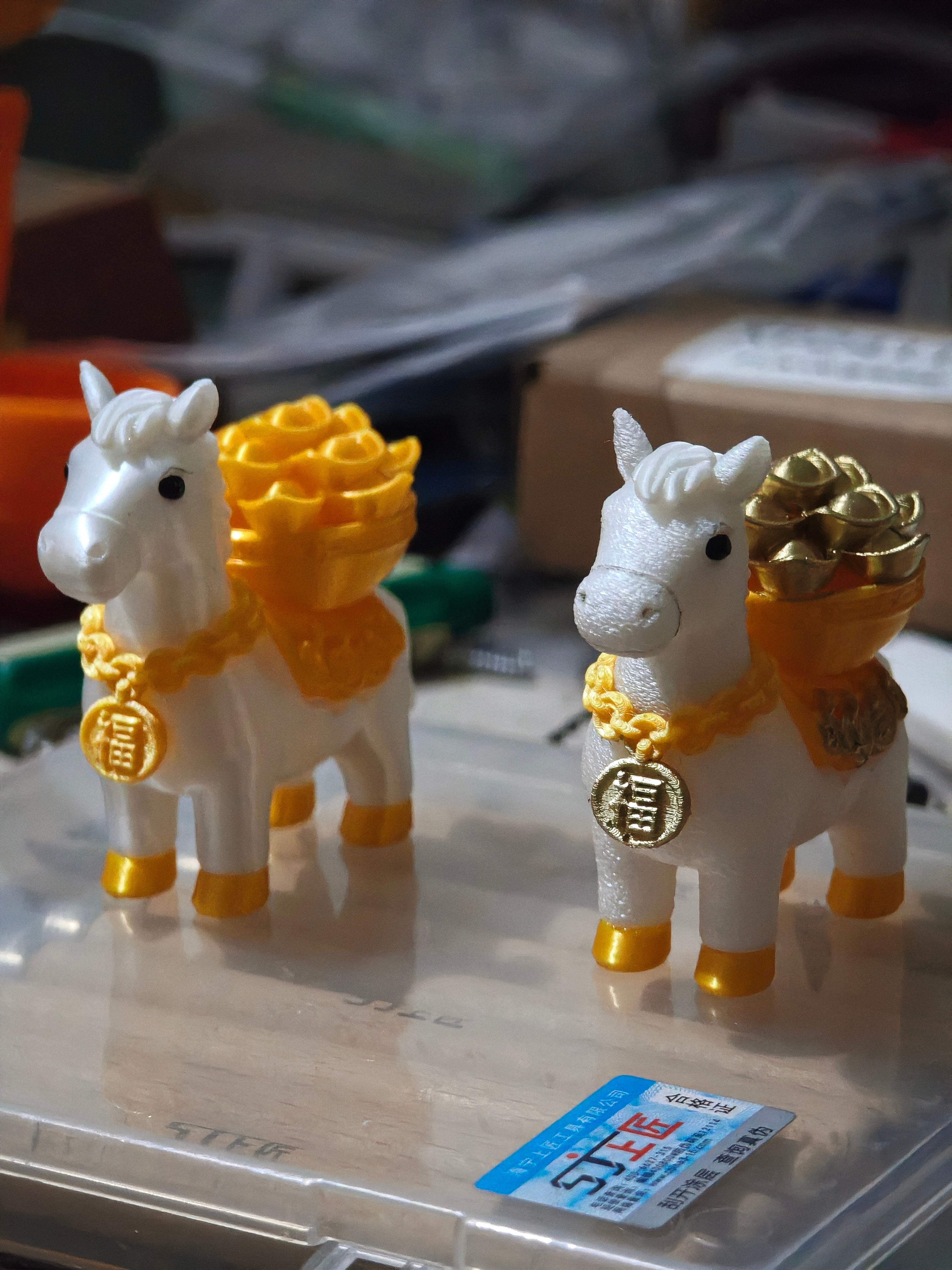 3D打印的 马上来财。成本只需要2块钱，桌面小摆件。可以选择顺毛或炸毛，元宝铜钱