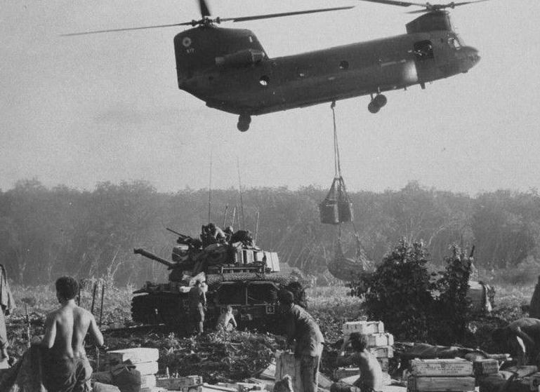 1970年3月，柬埔寨国王西哈努克在国外访问。国内首相朗诺将军在美国支持下发动政