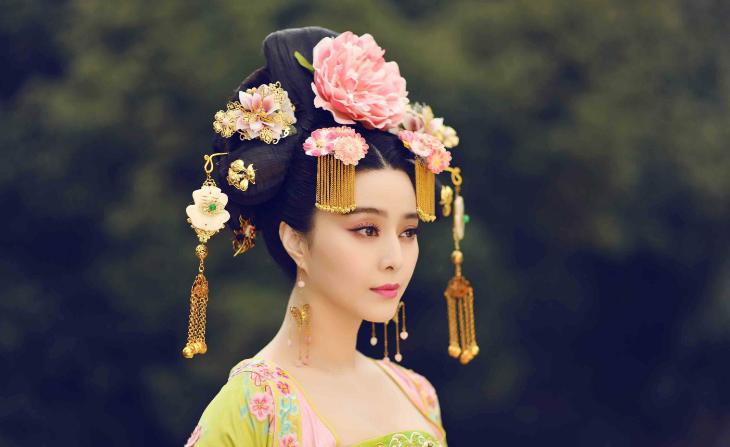 692年，武则天在朝堂上，笑眯眯地说："张德，听说你生了儿子，恭喜你"，张德高兴