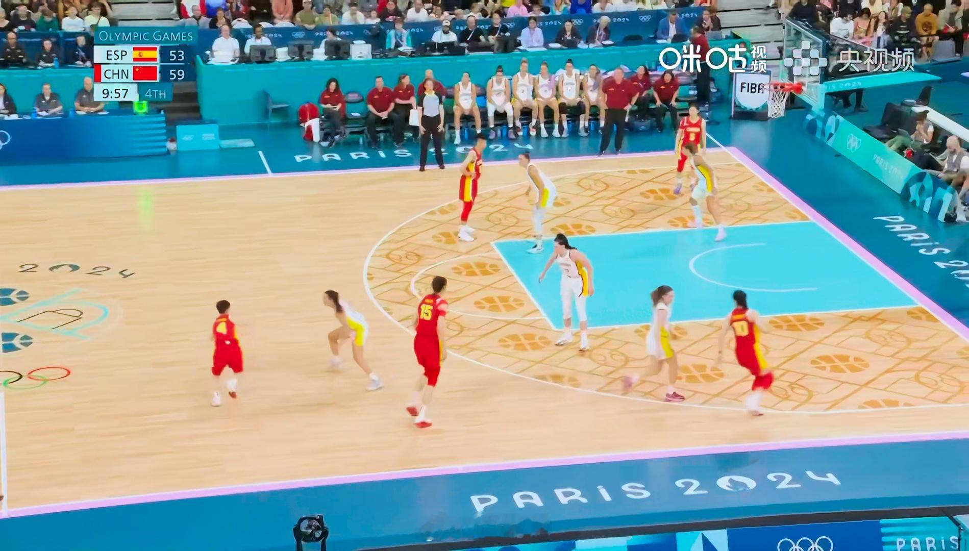 领先 6 分进入最后一节，中国女篮加油！#中国女篮vs西班牙女篮##李月汝半场1