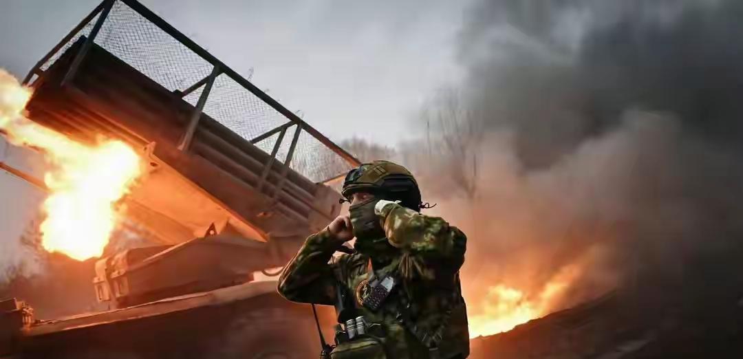 乌克兰战争要结束了！美欧步调一致恩威并施：泽连斯基不同意不行