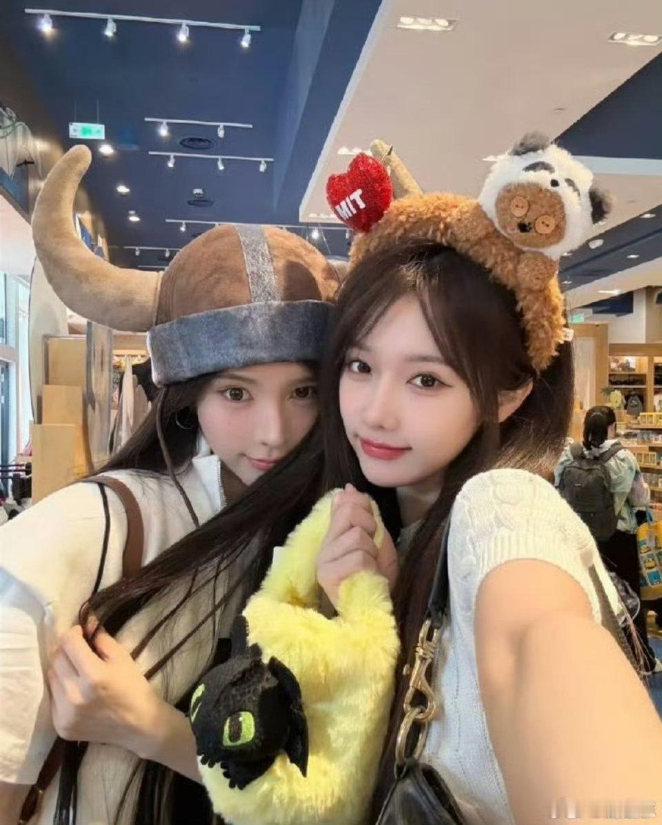宋昕冉青春盛典憾获第二，戴燕妮的藏头诗“在我心里你是第一”瞬间破防！五年后婧妹售