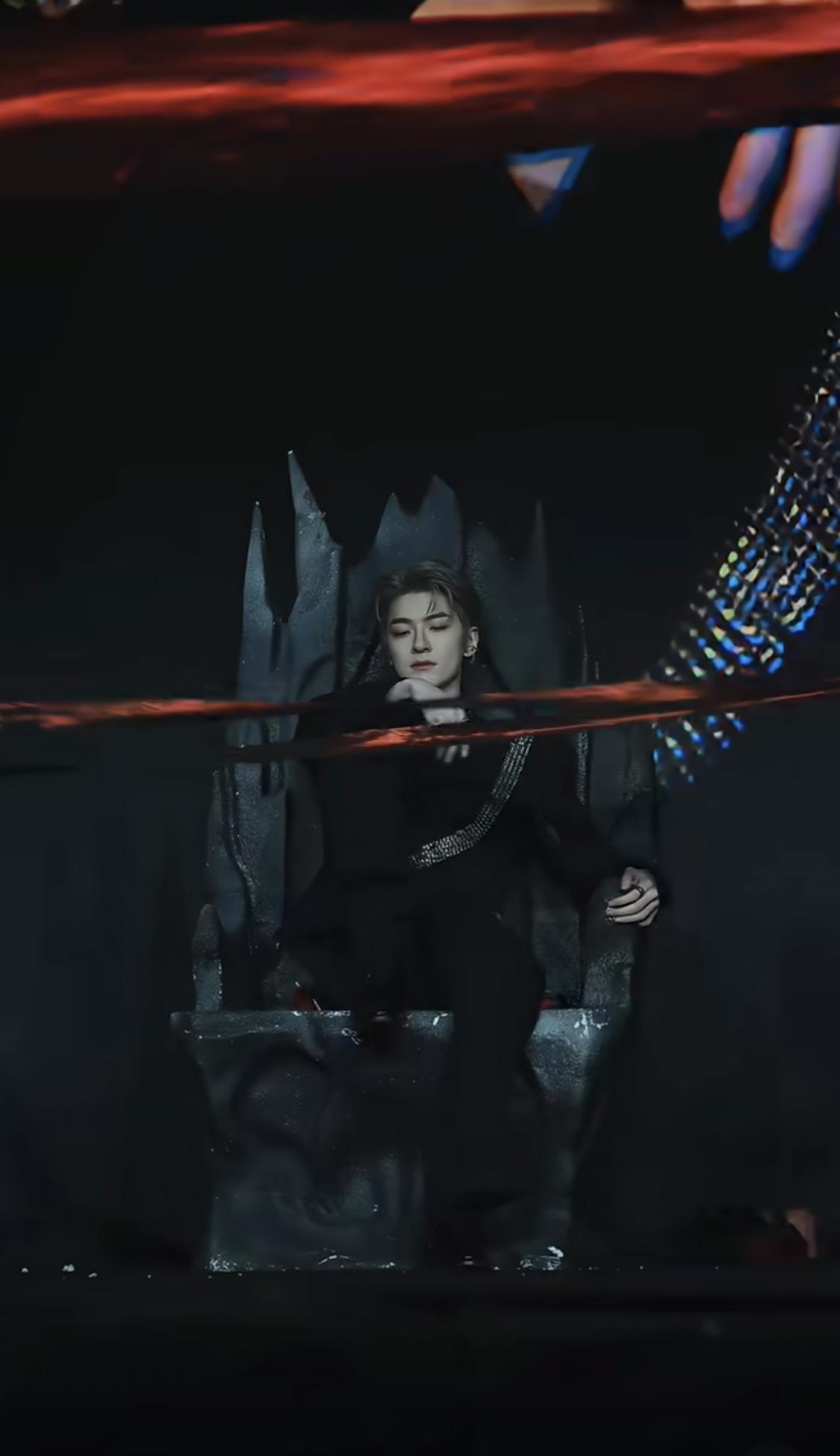 林一这张脸、这个身高都是王炸的存在，难怪是外网的神。

他是北体国标舞专业的，跳