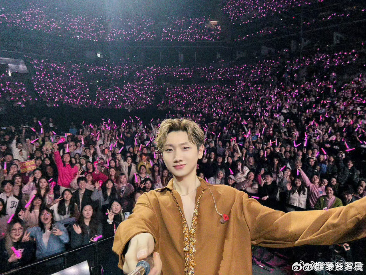 汪苏泷说音乐没有时差汪苏泷真的太懂粉丝了，音乐没有时差，再远的距离也隔不开喜欢，