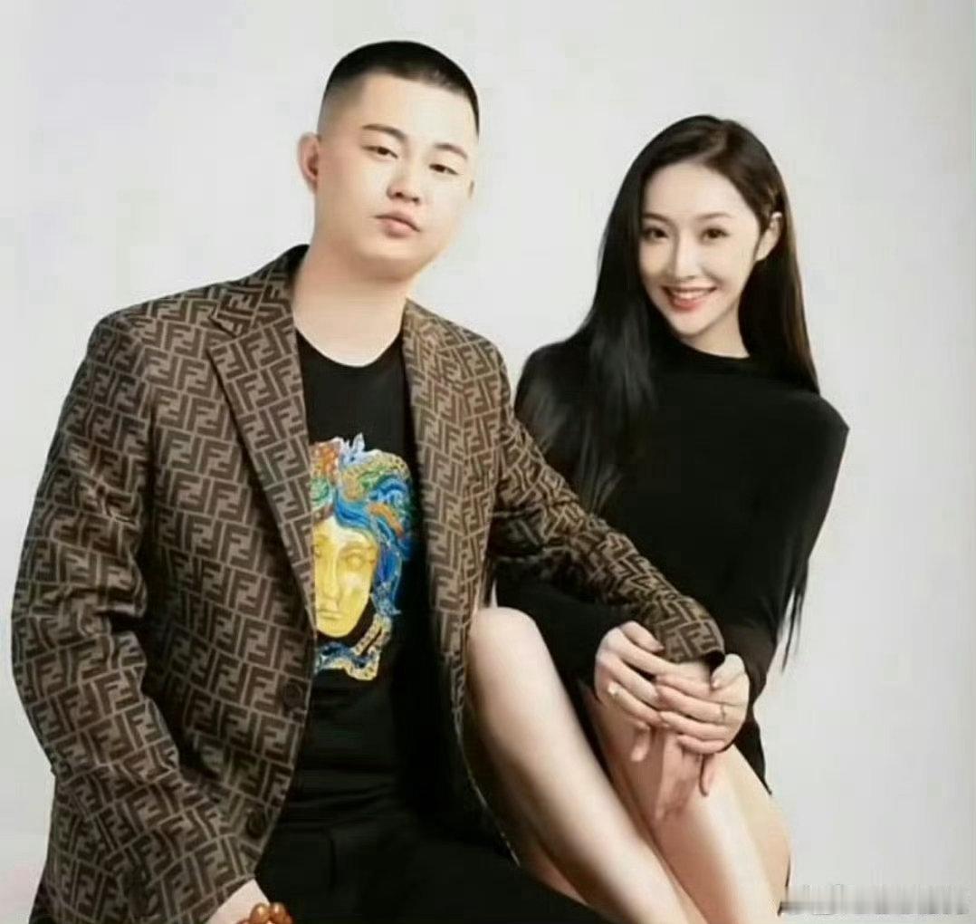巴扎黑怒斥前妻看着巴扎黑直播怒怼小冠军属实唏嘘，入狱期间写信维系感情，倾尽流量捧